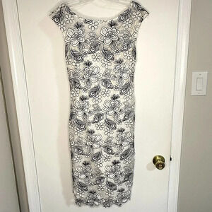 Monique Lhuillier White and Black Floral Lace Knee Length Sheath Formal Dress